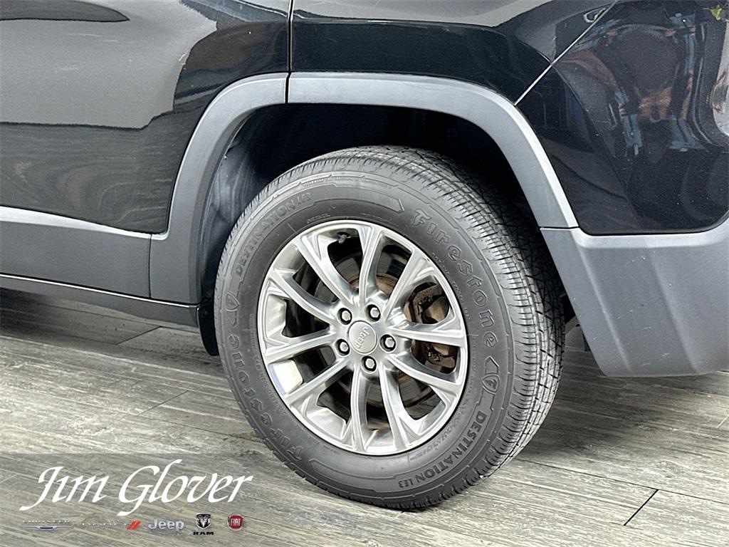 used 2019 Jeep Cherokee car, priced at $18,507