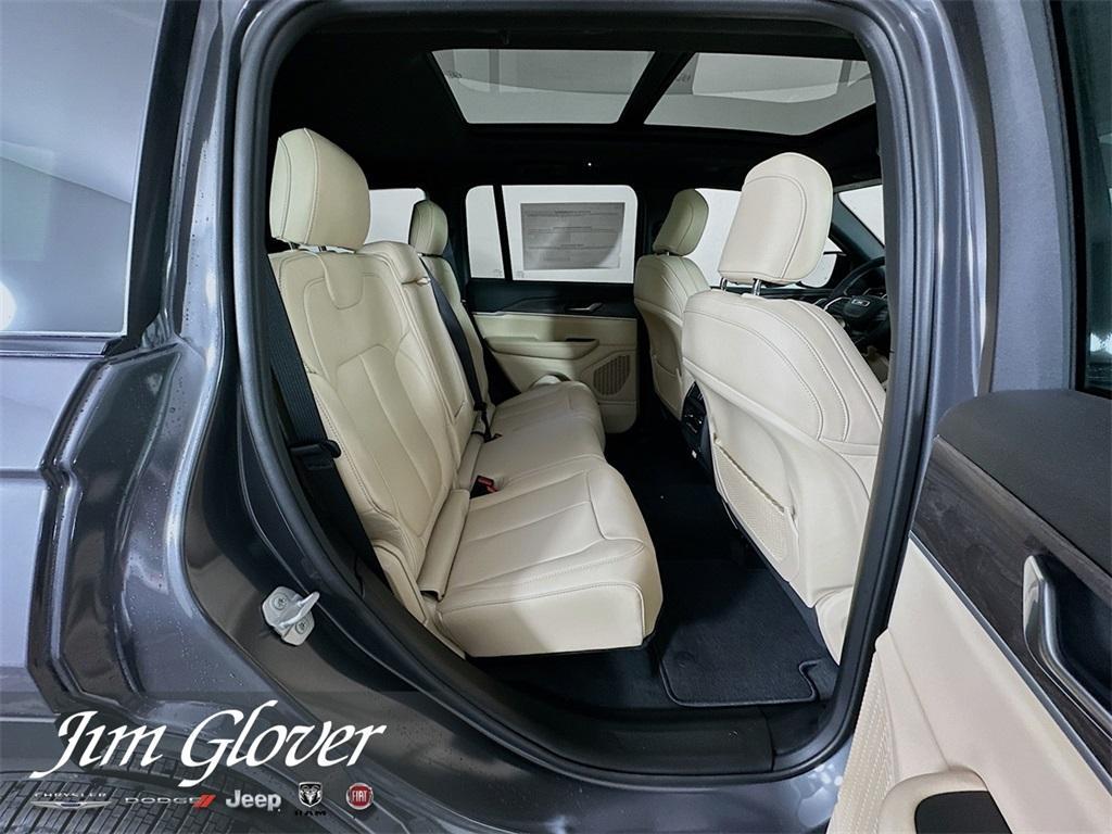 new 2025 Jeep Grand Cherokee car, priced at $44,591