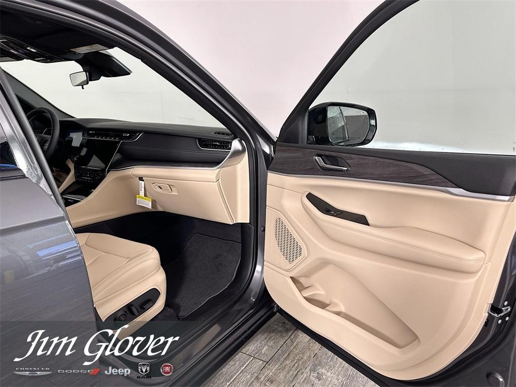 new 2025 Jeep Grand Cherokee car, priced at $44,591