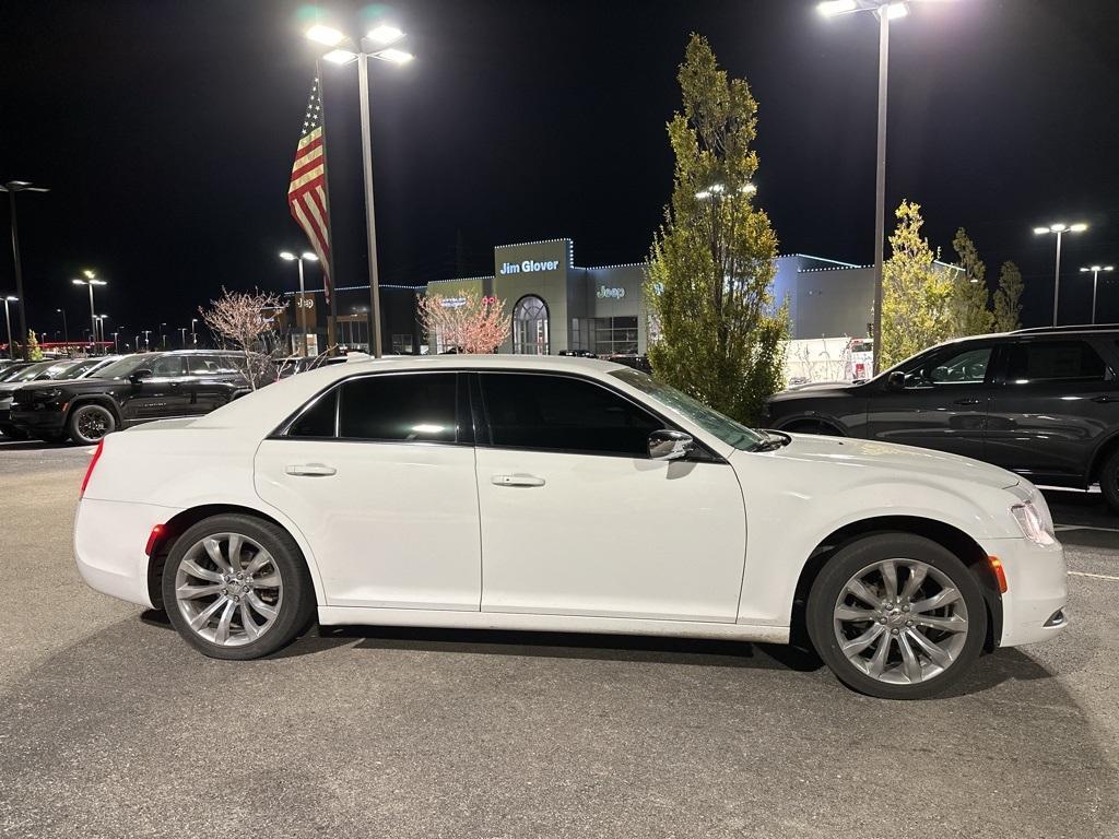 used 2019 Chrysler 300 car