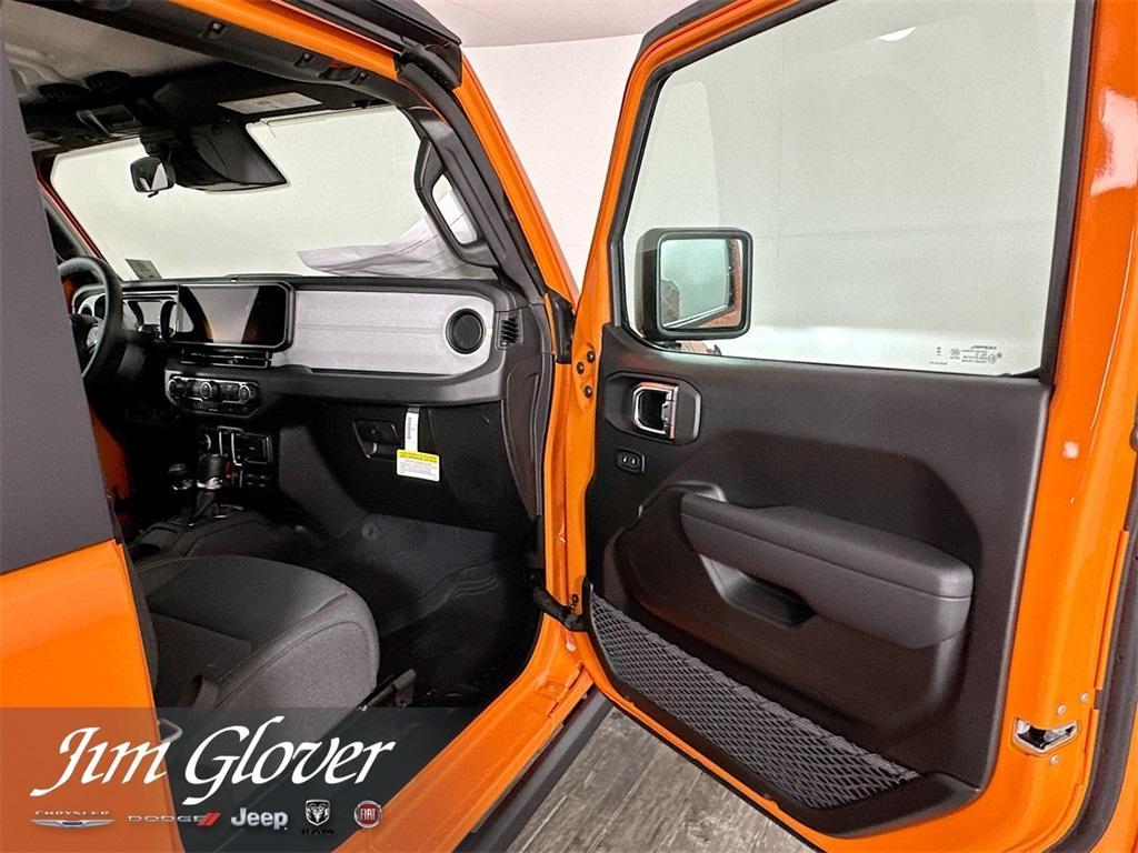 new 2025 Jeep Wrangler car, priced at $42,077