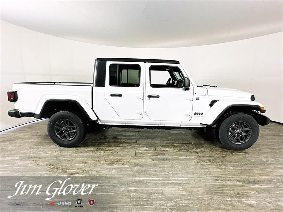 new 2024 Jeep Gladiator car, priced at $39,066