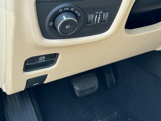 new 2025 Jeep Grand Cherokee car, priced at $43,816