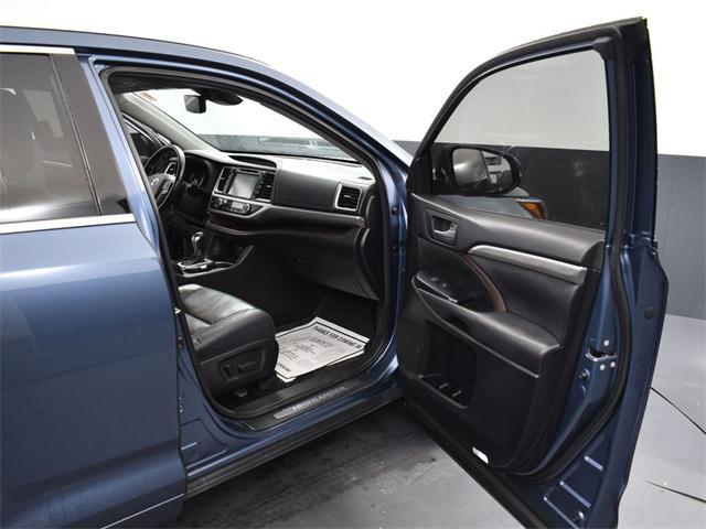 used 2017 Toyota Highlander car, priced at $22,550