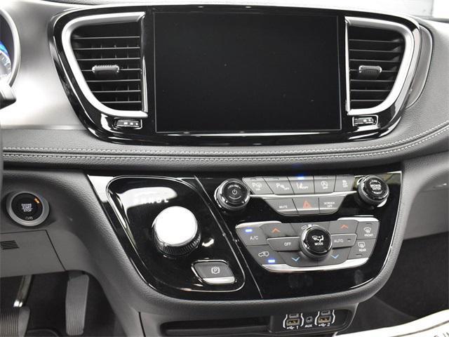new 2025 Chrysler Pacifica car, priced at $38,420
