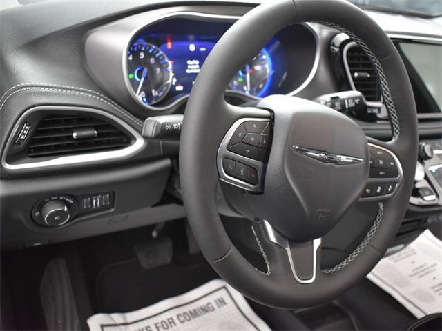 new 2025 Chrysler Pacifica car, priced at $38,420