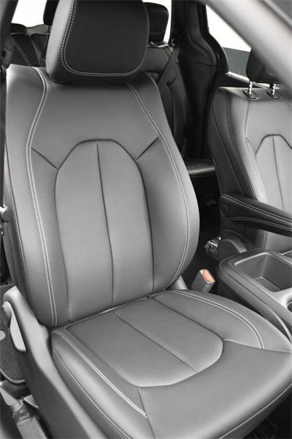new 2025 Chrysler Pacifica car, priced at $38,420