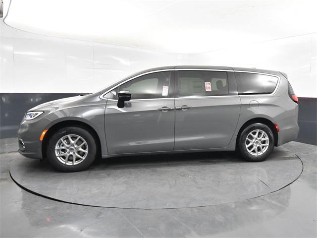 new 2025 Chrysler Pacifica car, priced at $38,420