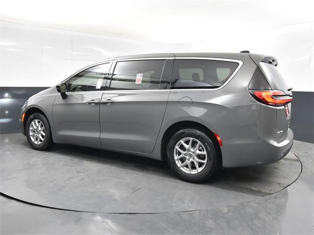 new 2025 Chrysler Pacifica car, priced at $38,420