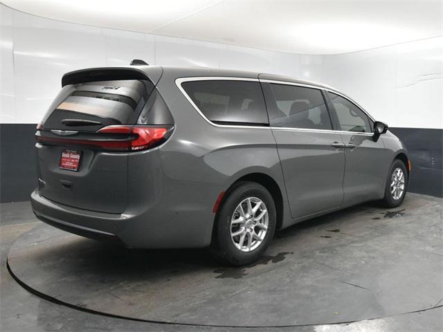 new 2025 Chrysler Pacifica car, priced at $38,420