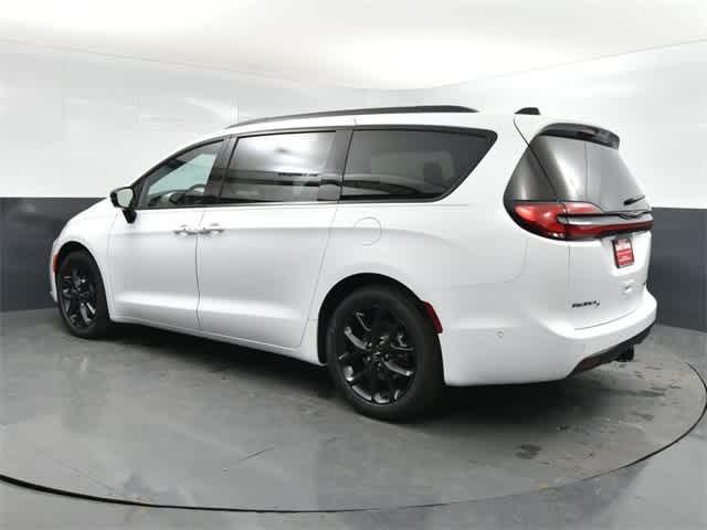 new 2024 Chrysler Pacifica car, priced at $46,860