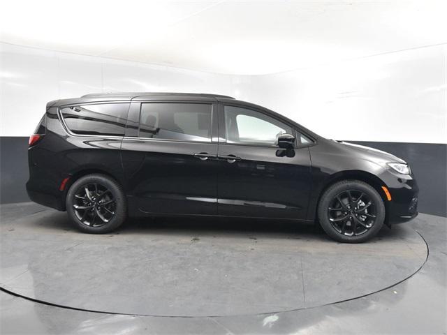 new 2025 Chrysler Pacifica car, priced at $43,545