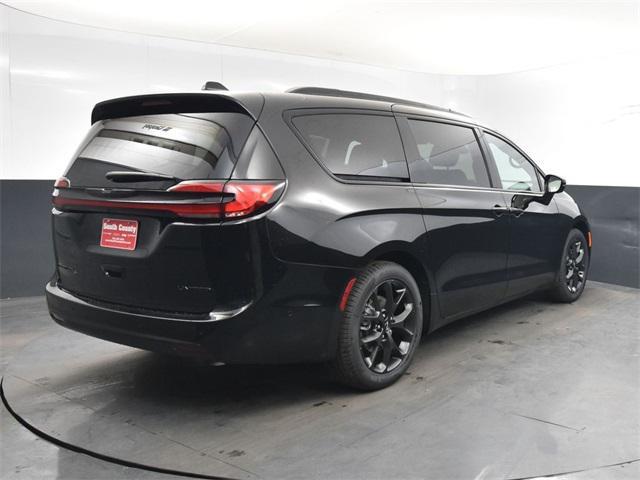 new 2025 Chrysler Pacifica car, priced at $43,545