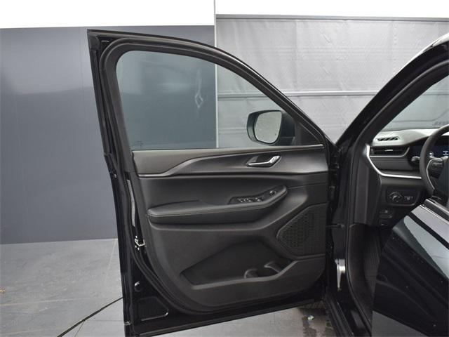 new 2025 Jeep Grand Cherokee car, priced at $36,965