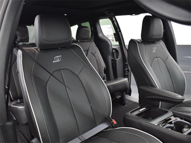 new 2026 Chrysler Pacifica car, priced at $46,285