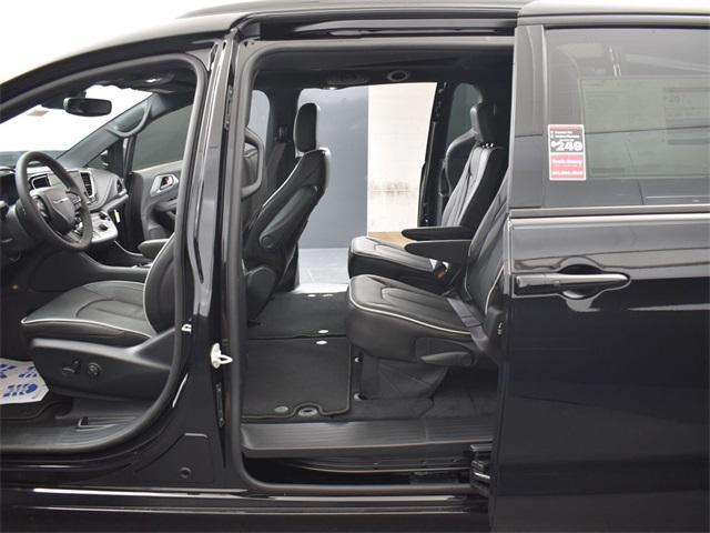 new 2026 Chrysler Pacifica car, priced at $46,285