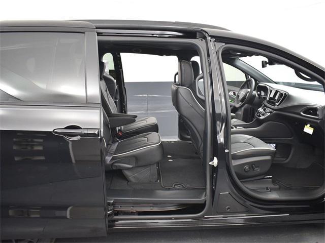new 2026 Chrysler Pacifica car, priced at $46,285