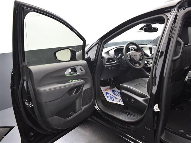 new 2026 Chrysler Pacifica car, priced at $46,285