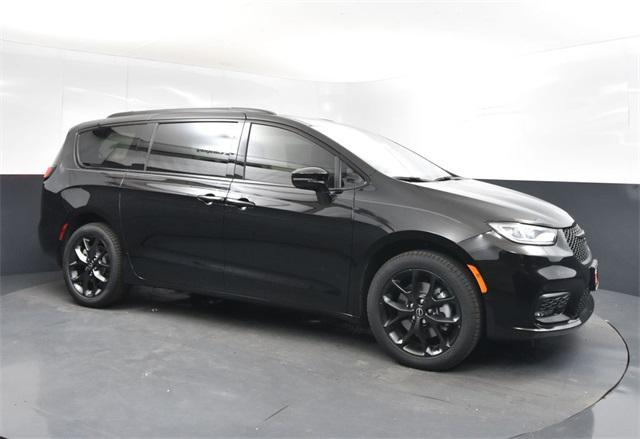new 2026 Chrysler Pacifica car, priced at $46,285