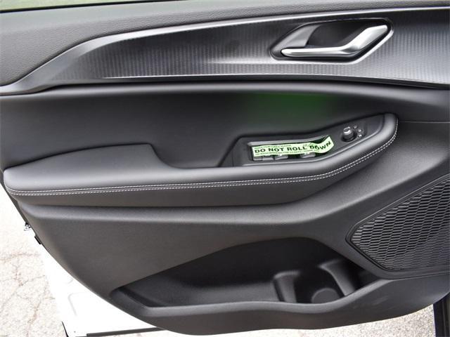 new 2025 Jeep Grand Cherokee car, priced at $39,075