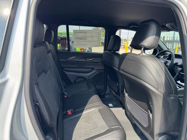 new 2025 Jeep Grand Cherokee car, priced at $36,900