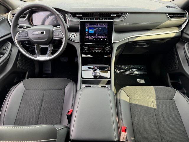 new 2025 Jeep Grand Cherokee car, priced at $36,900
