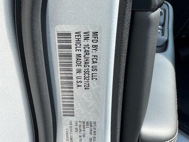 new 2025 Jeep Grand Cherokee car, priced at $36,900