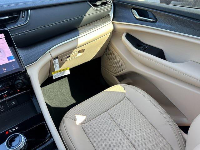 new 2025 Jeep Grand Cherokee car, priced at $45,652