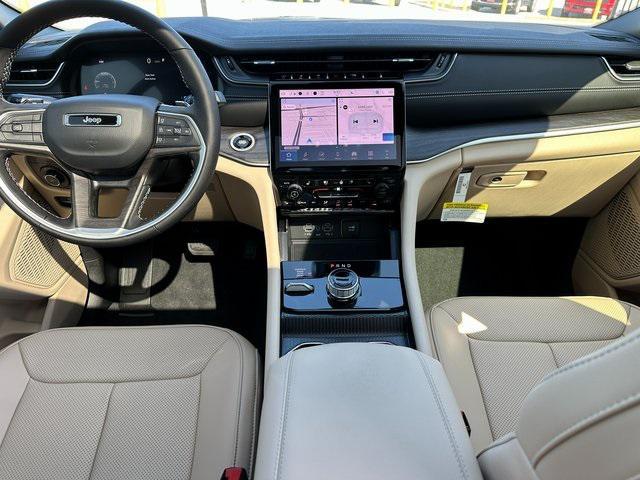 new 2025 Jeep Grand Cherokee car, priced at $45,652