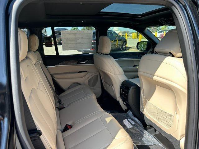 new 2025 Jeep Grand Cherokee car, priced at $45,652