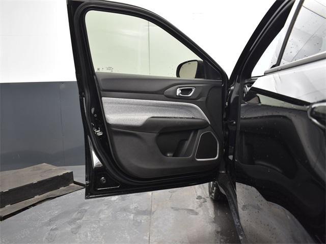 new 2025 Jeep Compass car, priced at $27,535
