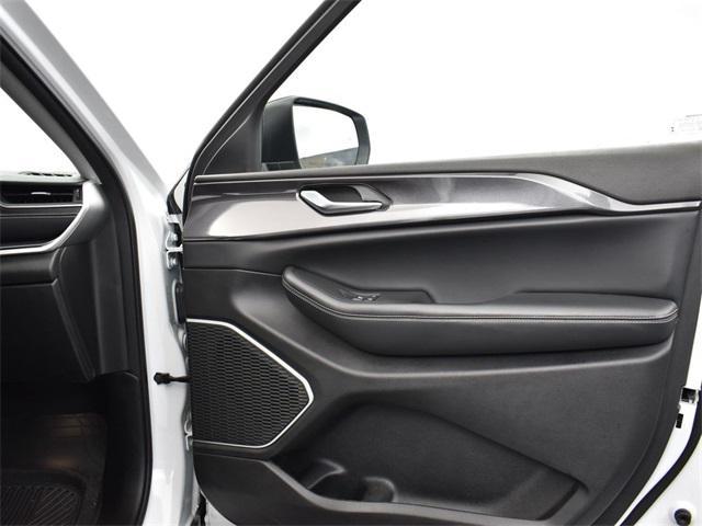 used 2022 Jeep Grand Cherokee car, priced at $33,000