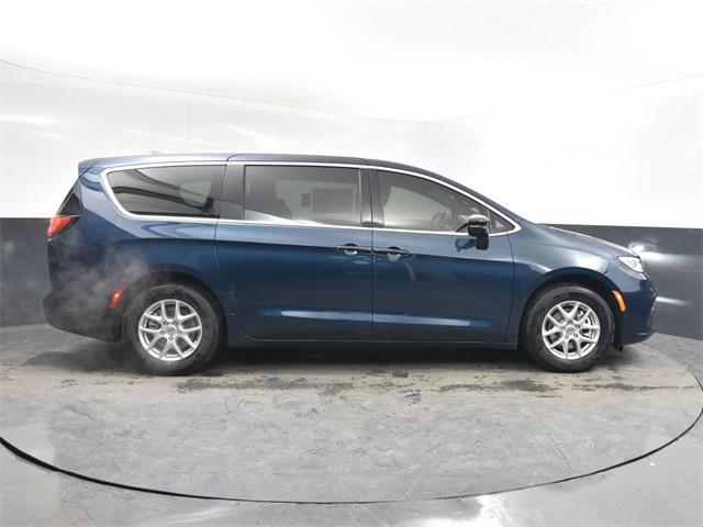 new 2025 Chrysler Pacifica car, priced at $38,420