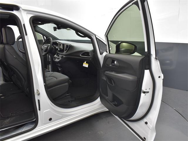new 2025 Chrysler Pacifica car, priced at $38,532
