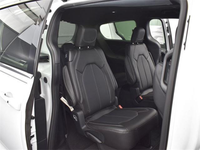 new 2025 Chrysler Pacifica car, priced at $38,532