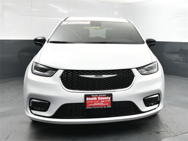 new 2025 Chrysler Pacifica car, priced at $38,532