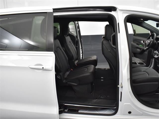 new 2025 Chrysler Pacifica car, priced at $38,532