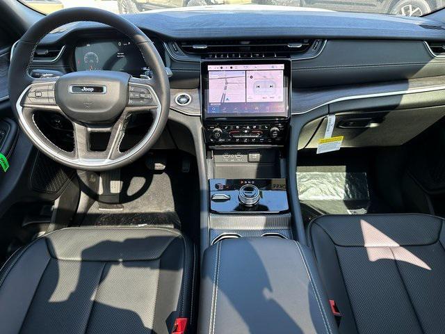 new 2025 Jeep Grand Cherokee car, priced at $45,721