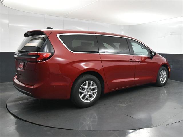 new 2025 Chrysler Pacifica car, priced at $38,920