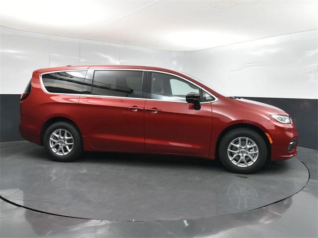 new 2025 Chrysler Pacifica car, priced at $38,920