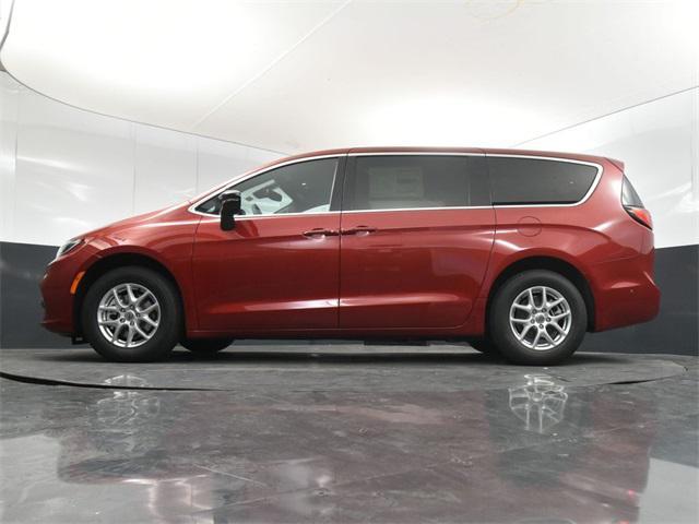 new 2025 Chrysler Pacifica car, priced at $38,920