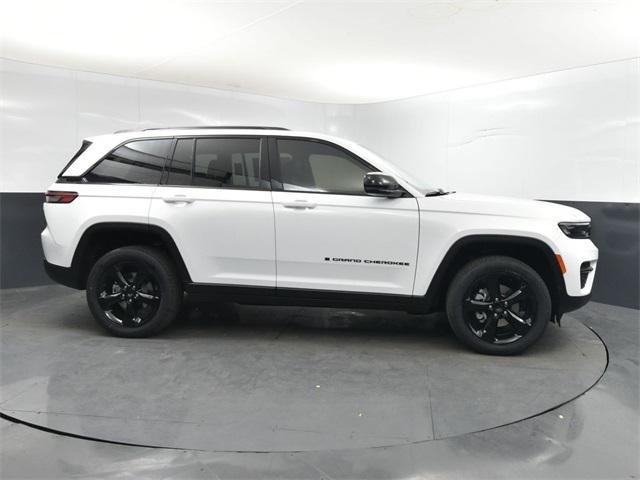 new 2025 Jeep Grand Cherokee car, priced at $43,575