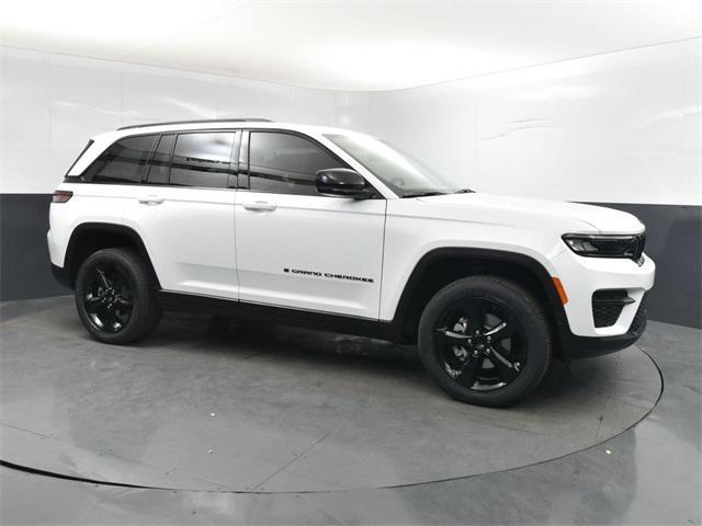 new 2025 Jeep Grand Cherokee car, priced at $43,575