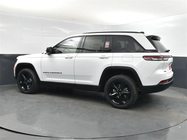 new 2025 Jeep Grand Cherokee car, priced at $43,575