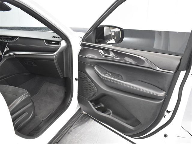 used 2023 Jeep Grand Cherokee car, priced at $32,000