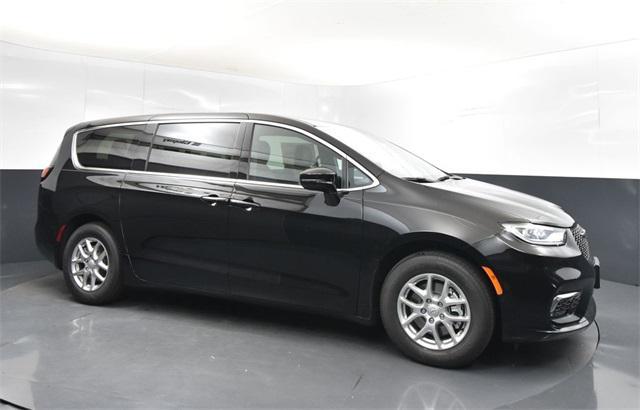 new 2026 Chrysler Pacifica car, priced at $39,465