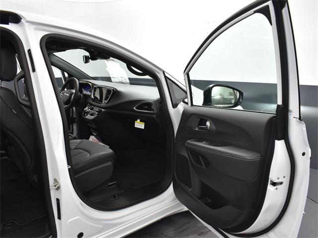 new 2026 Chrysler Pacifica car, priced at $36,740