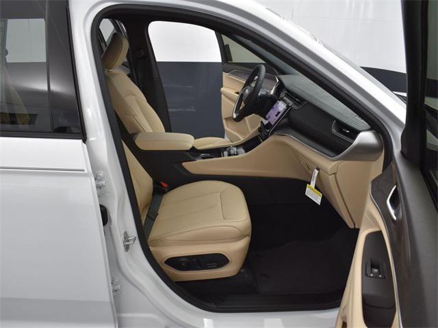 new 2025 Jeep Grand Cherokee L car, priced at $39,895
