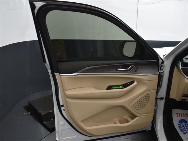 new 2025 Jeep Grand Cherokee L car, priced at $39,895