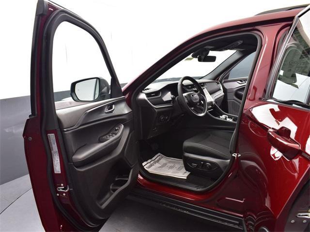 new 2025 Jeep Grand Cherokee car, priced at $37,267